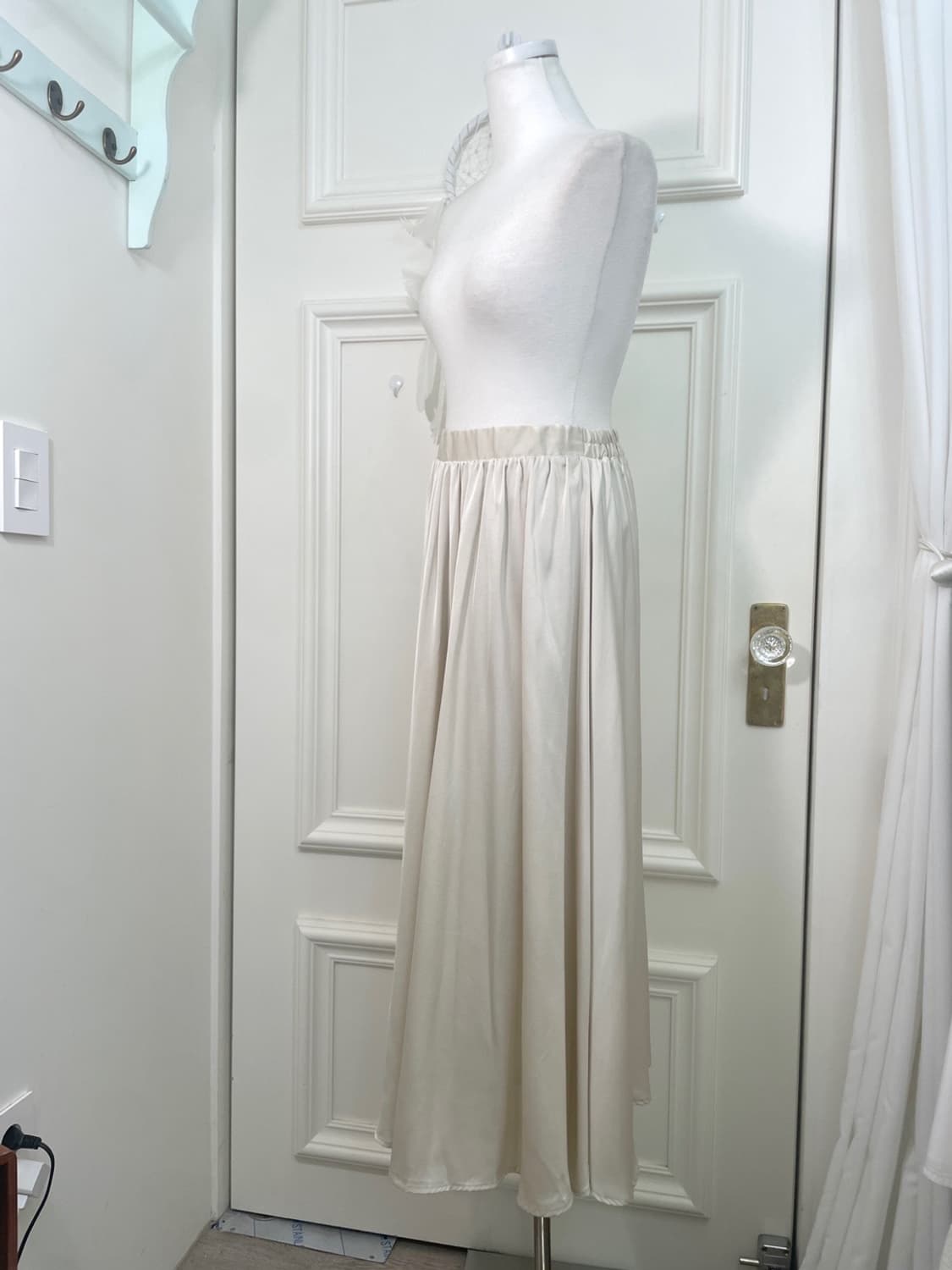beigeivory satin banding long skirt 상품이미지2