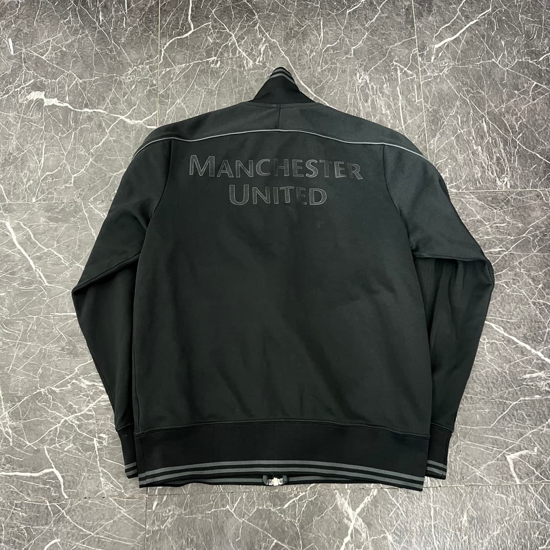 나이키 스우시 맨체스터 유나이티드 올블랙 트랙탑 져지 자켓 상품이미지2