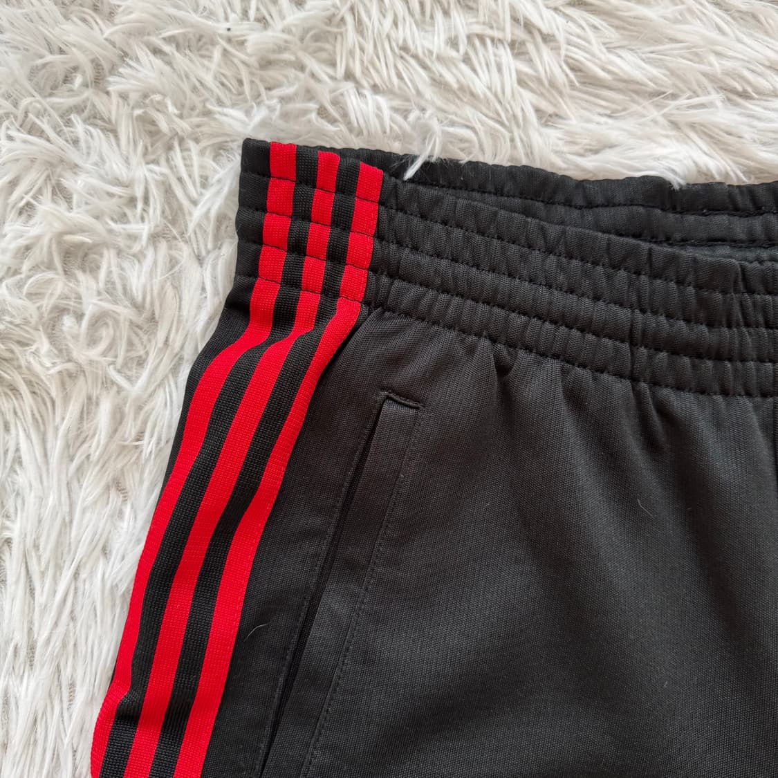 ADIDAS 일본빈티지 반바지입니다. 사용감이 거의 없으며 상태는 아주  상품이미지1