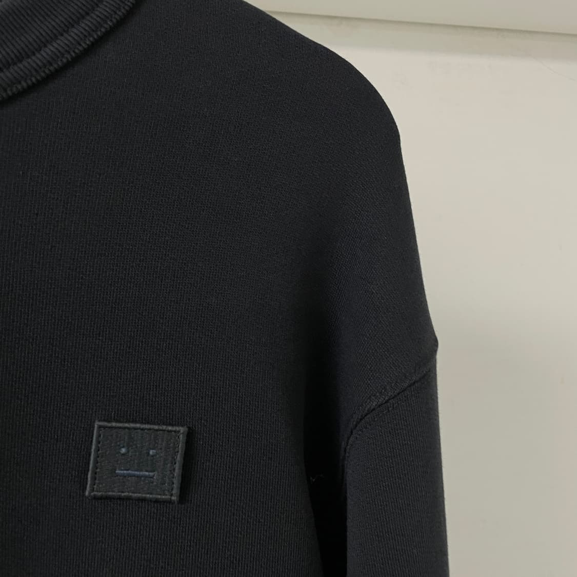 아크네스튜디오 블랙 맨투맨 M 상품이미지4