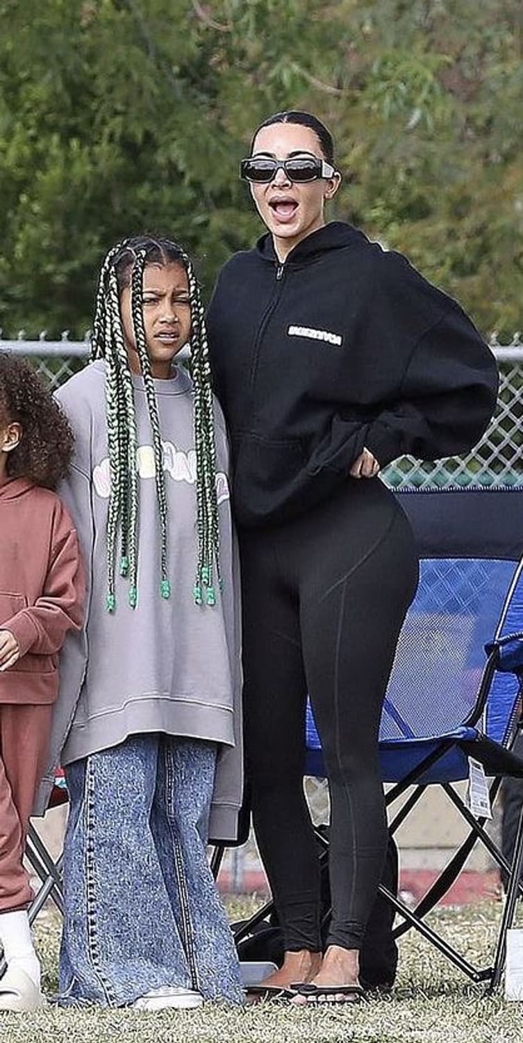 발렌시아가 턴와이드 후드집업 1 (킴 카다시안 착용) 상품이미지1