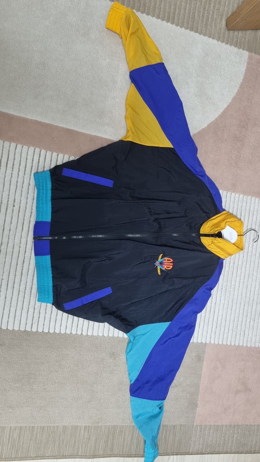 조던 레거시플라이트 노스탤지어 윈드브레이크
본문 기타 기능
프로필사진
g 상품이미지1