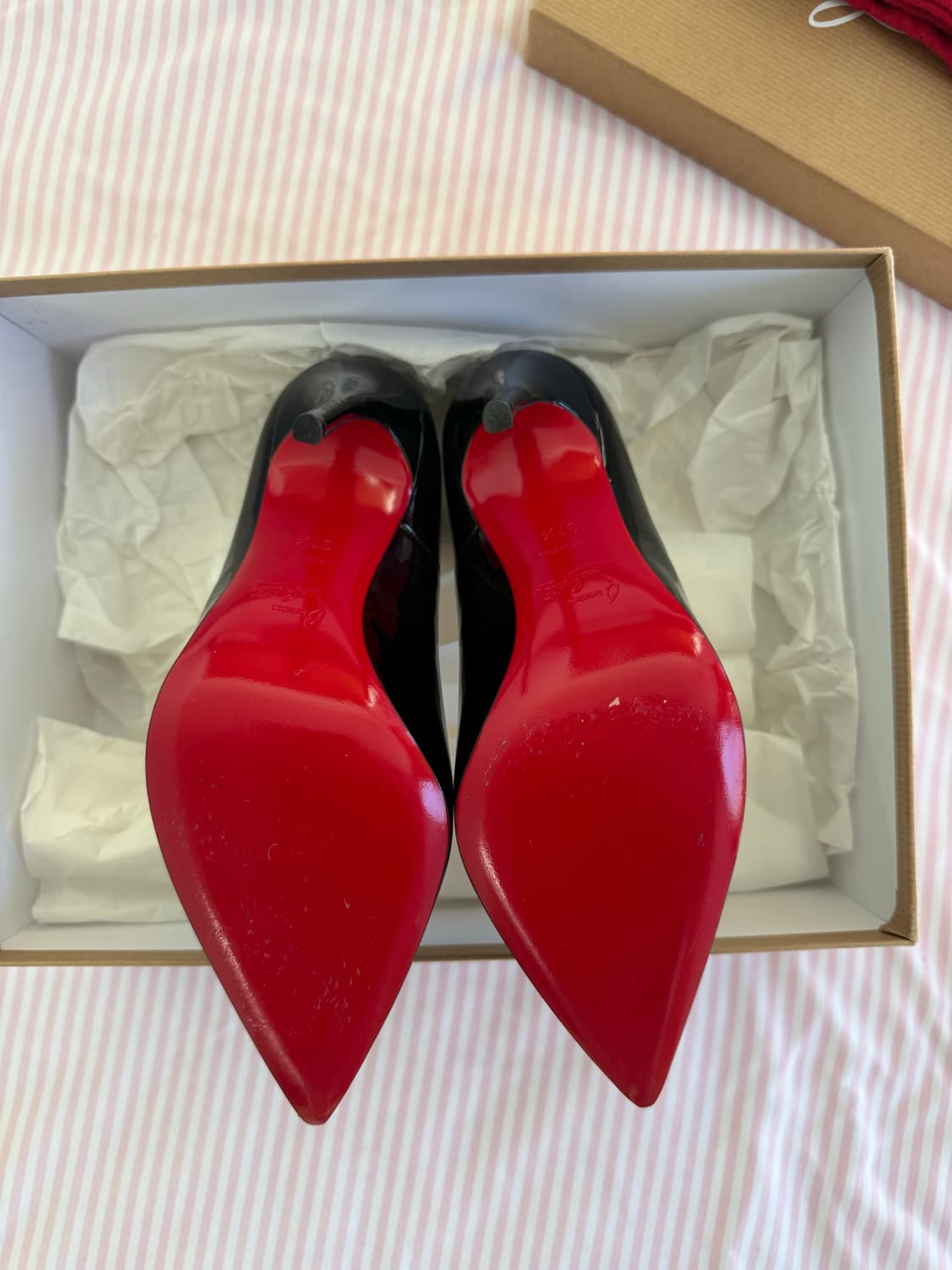 크리스찬 루부탱 소 케이트 블랙 페이턴트 펌프스 37.5/120mm 상품이미지2