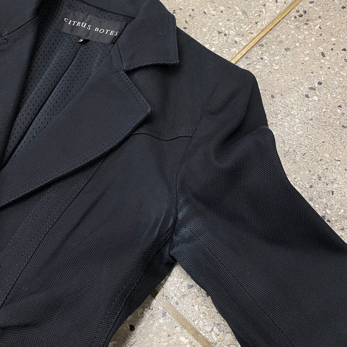 Citrus Notes 블랙 셔링 디테일 자켓 해 상품이미지4