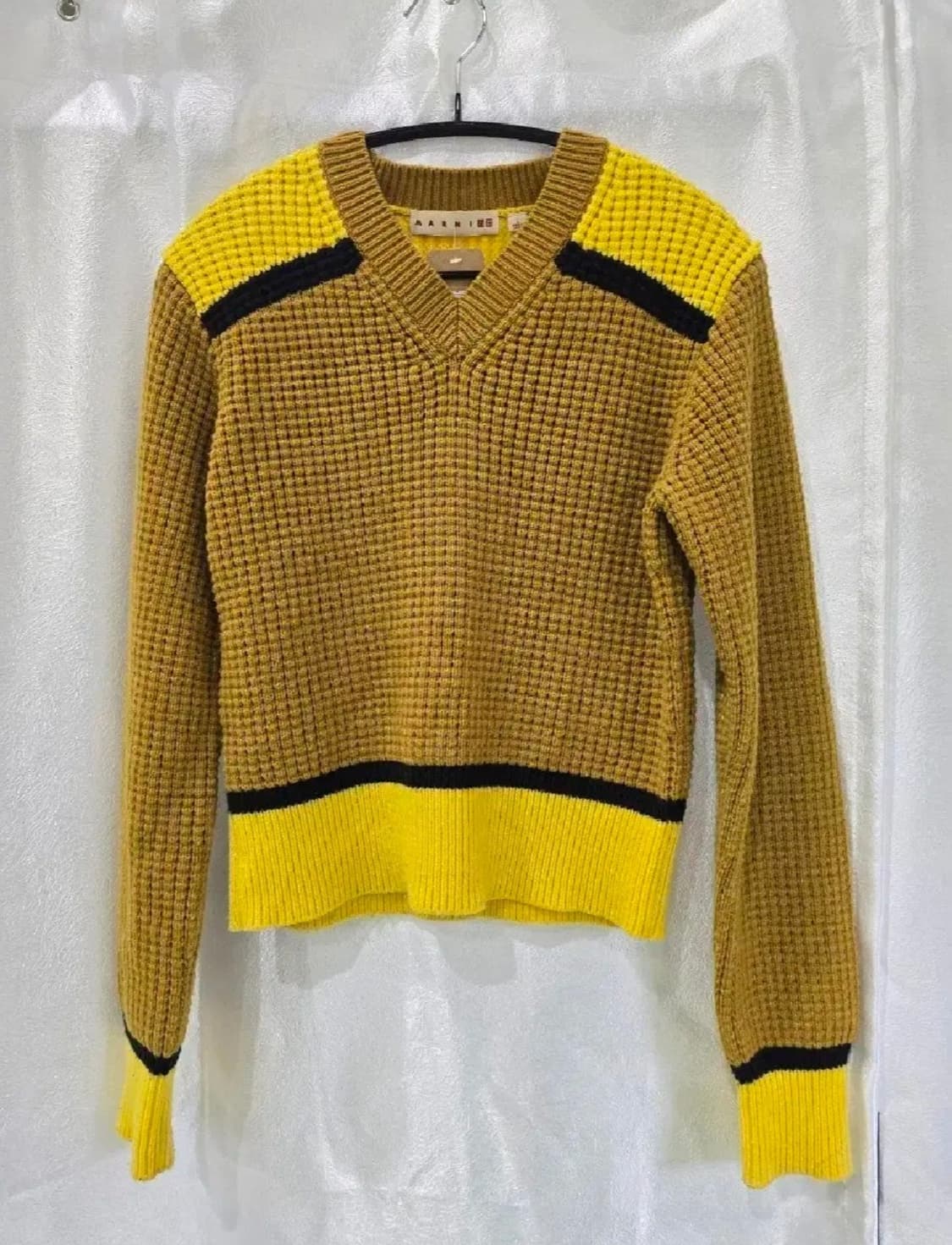 마르니 유니클로 V넥 니트 브라운 옐로우 상품이미지1
