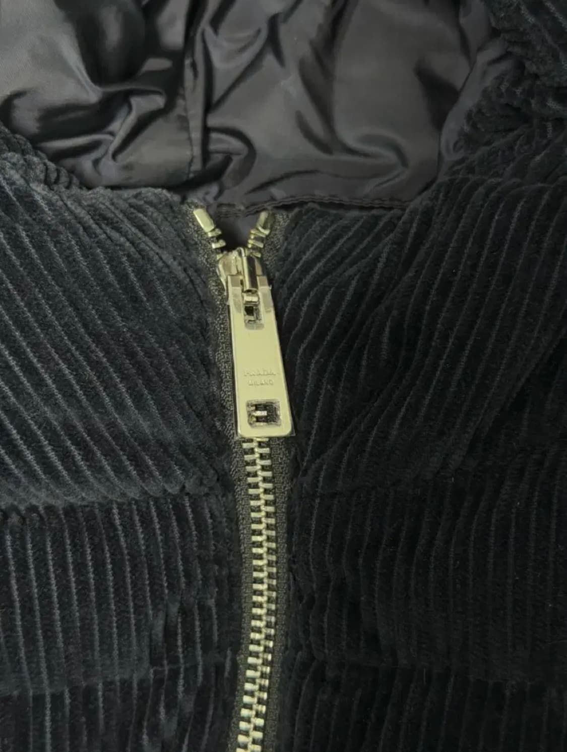 새상품 프라다 코듀로이 후드 패딩 48 상품이미지3