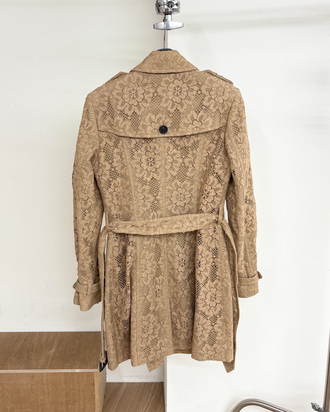 버버리 프로섬 브라운 레이스 벨티드 트렌치 코트 상품이미지6