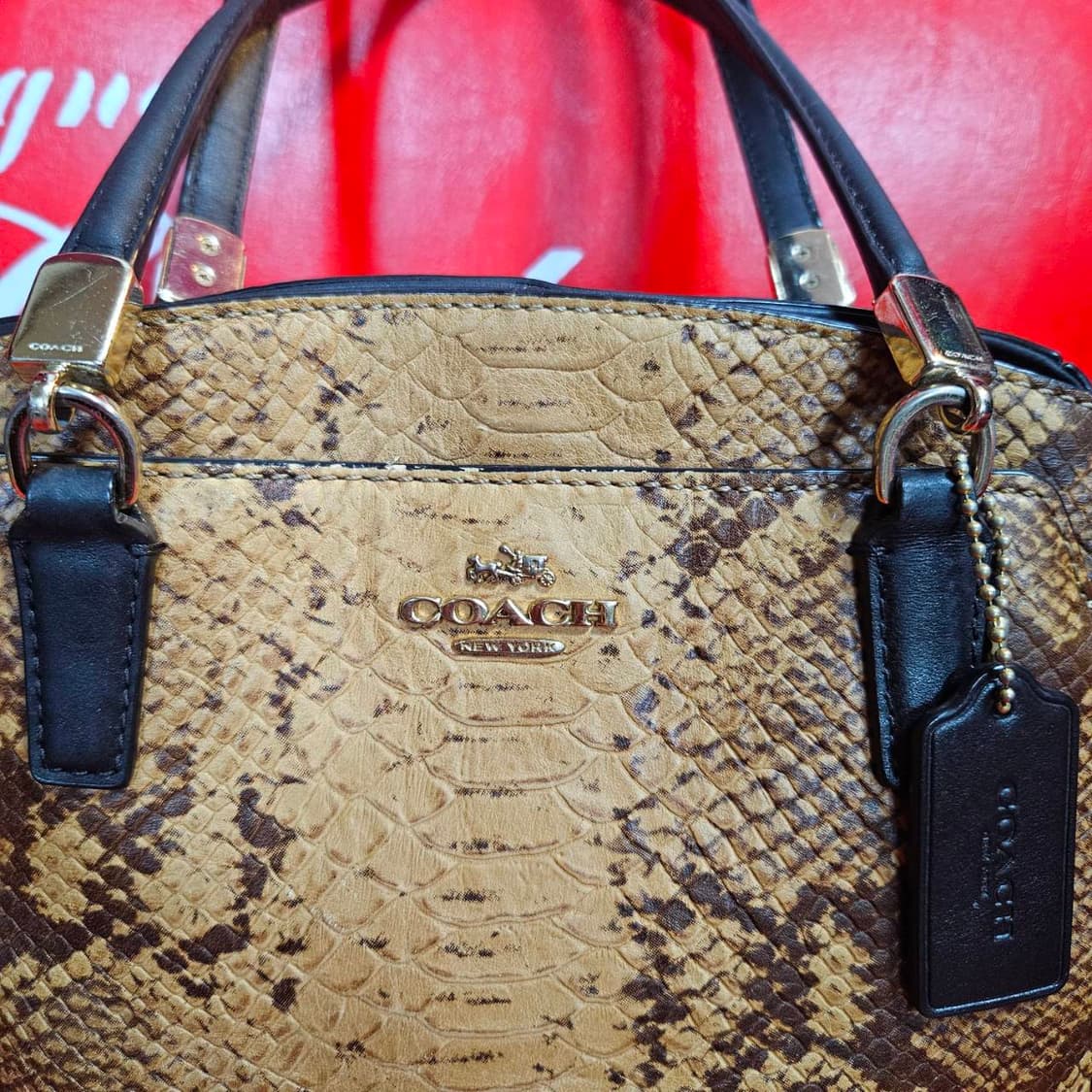 코치(COACH) 파이톤 미네타
엠보싱 가죽 토트백 상품이미지2