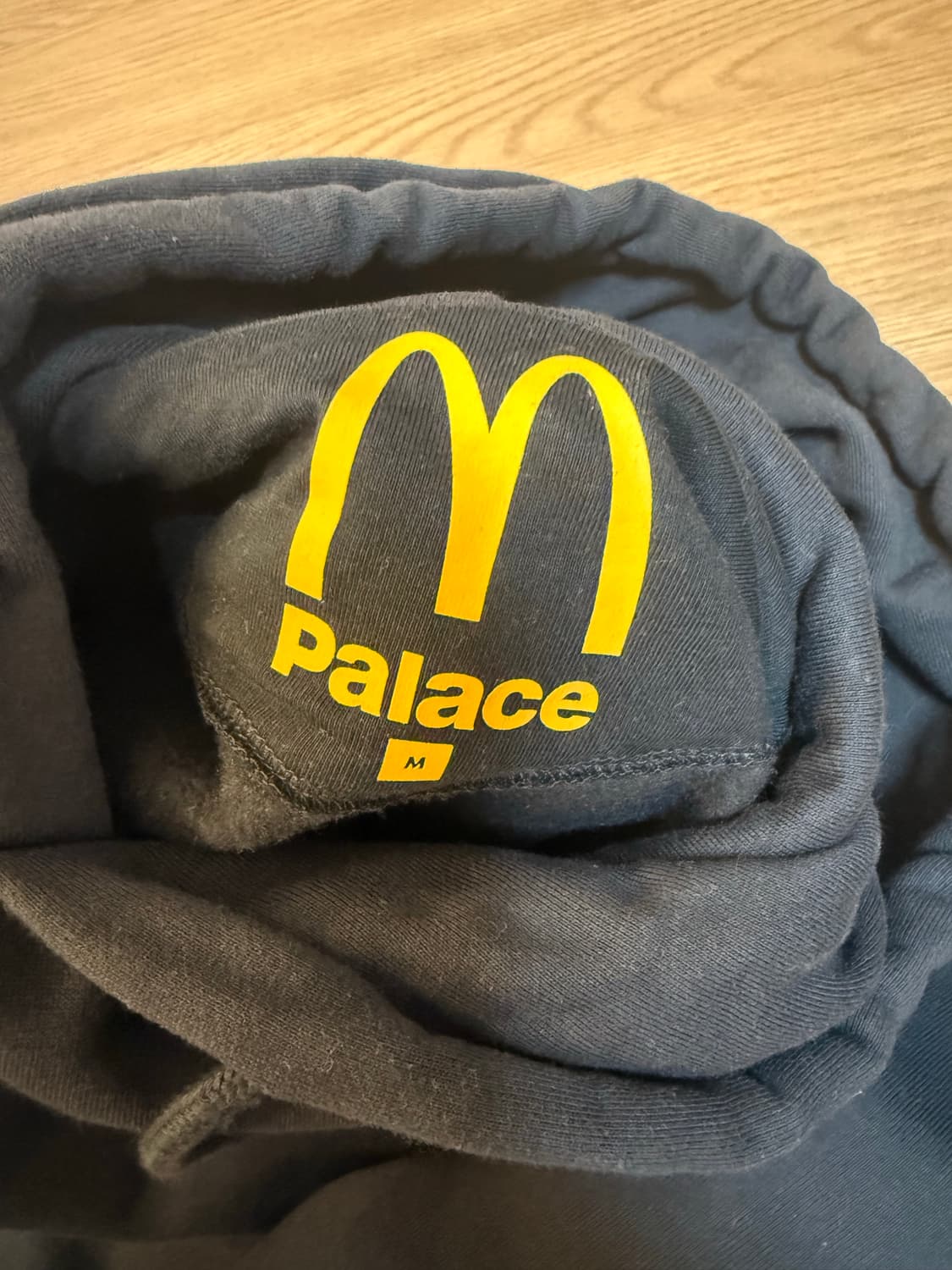 팔라스 x 맥도날드 로고 후드 블랙 상품이미지3