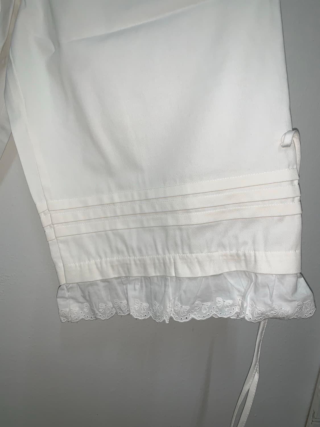 LACE-TRIMMED PLEATED BERMUDA IVORY 상품이미지9