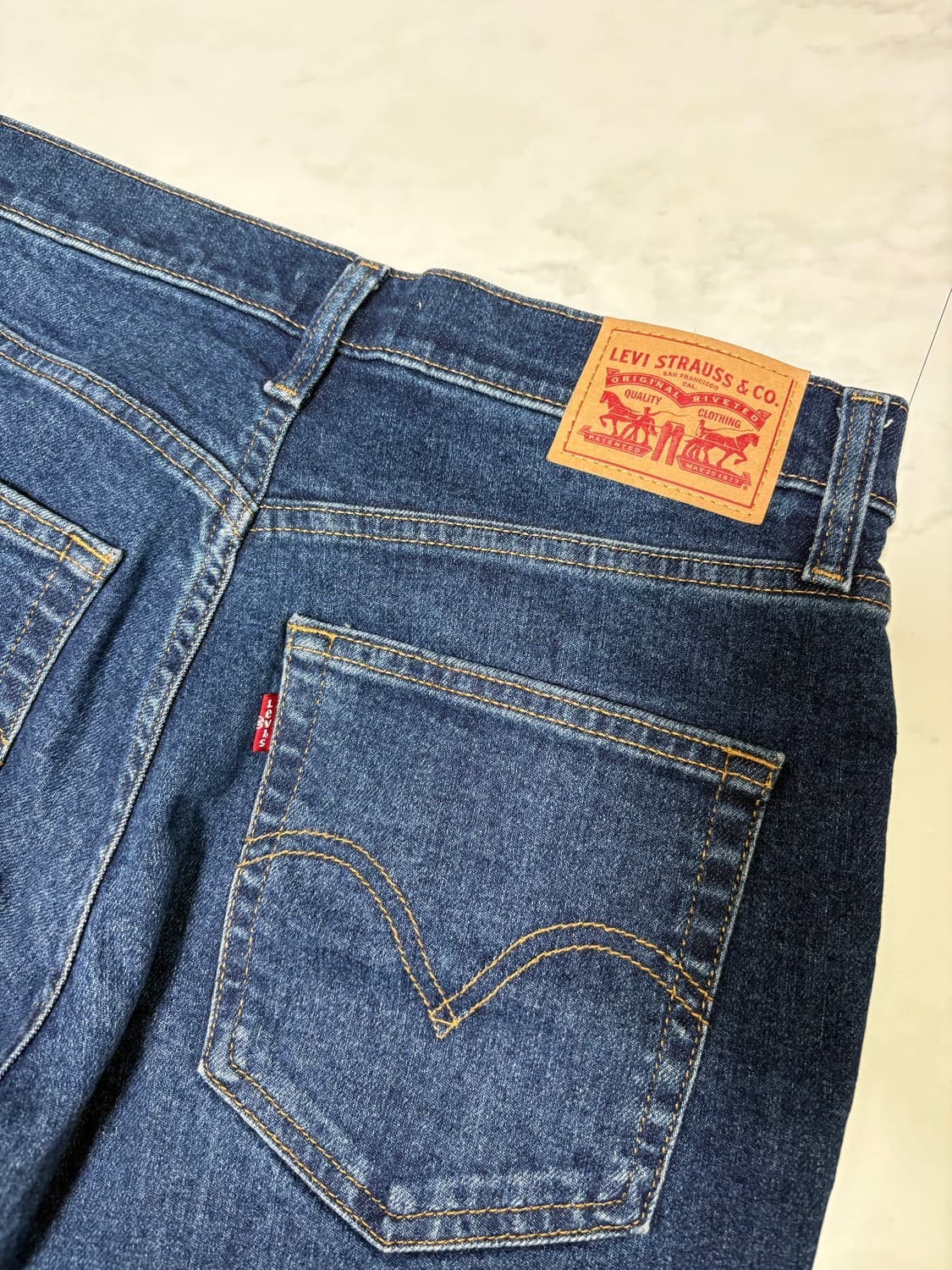 리바이스 하이웨이스트 크롭 플레어진 상품이미지4