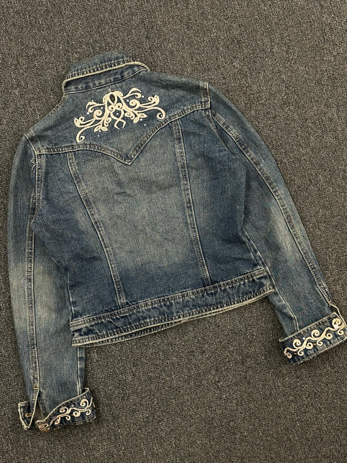 M)Japanese vintage 여성 자수 디테일 데님 트러커 자켓 상품이미지4