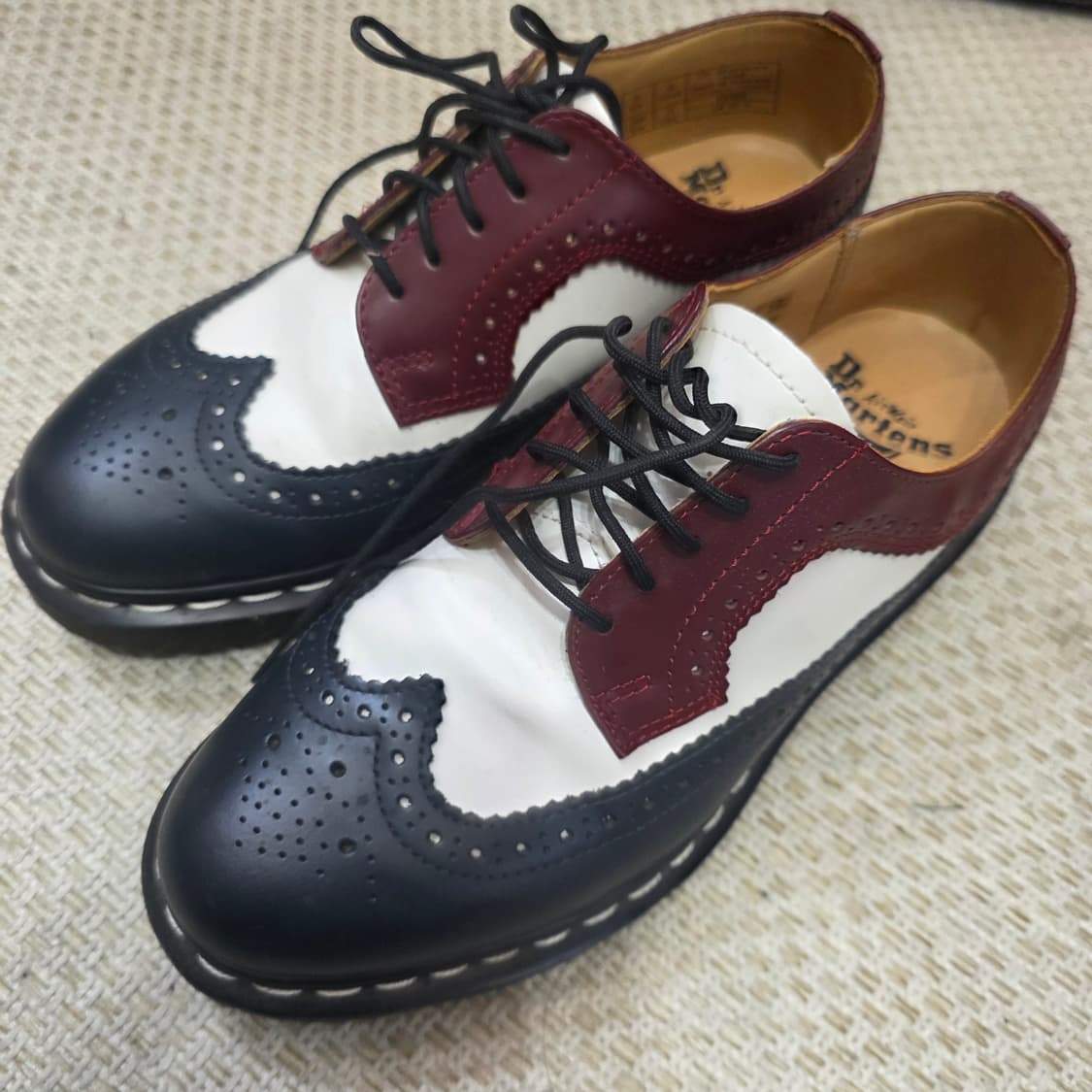 닥터마틴 삼색 윙팁 슈즈 블랙/화이트/레드 UK5 240 상품이미지1