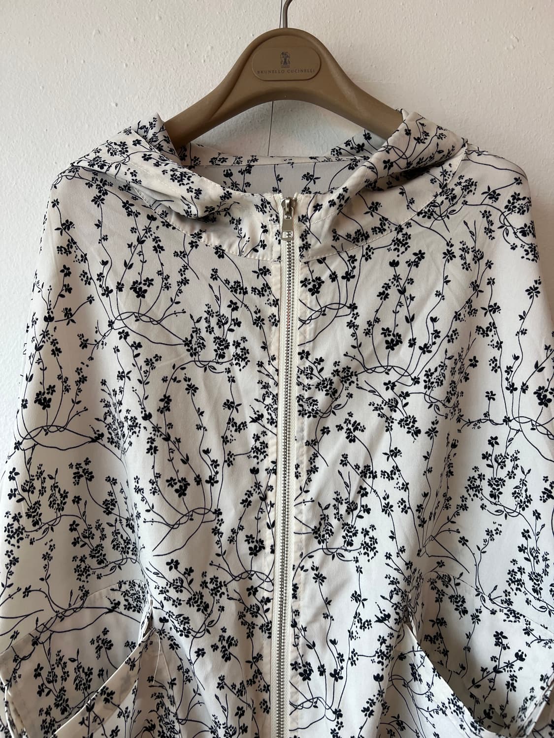 쇼핑몰 여성 아이보리 잔꽃 바람막이점퍼 후드바람막이 상품이미지1