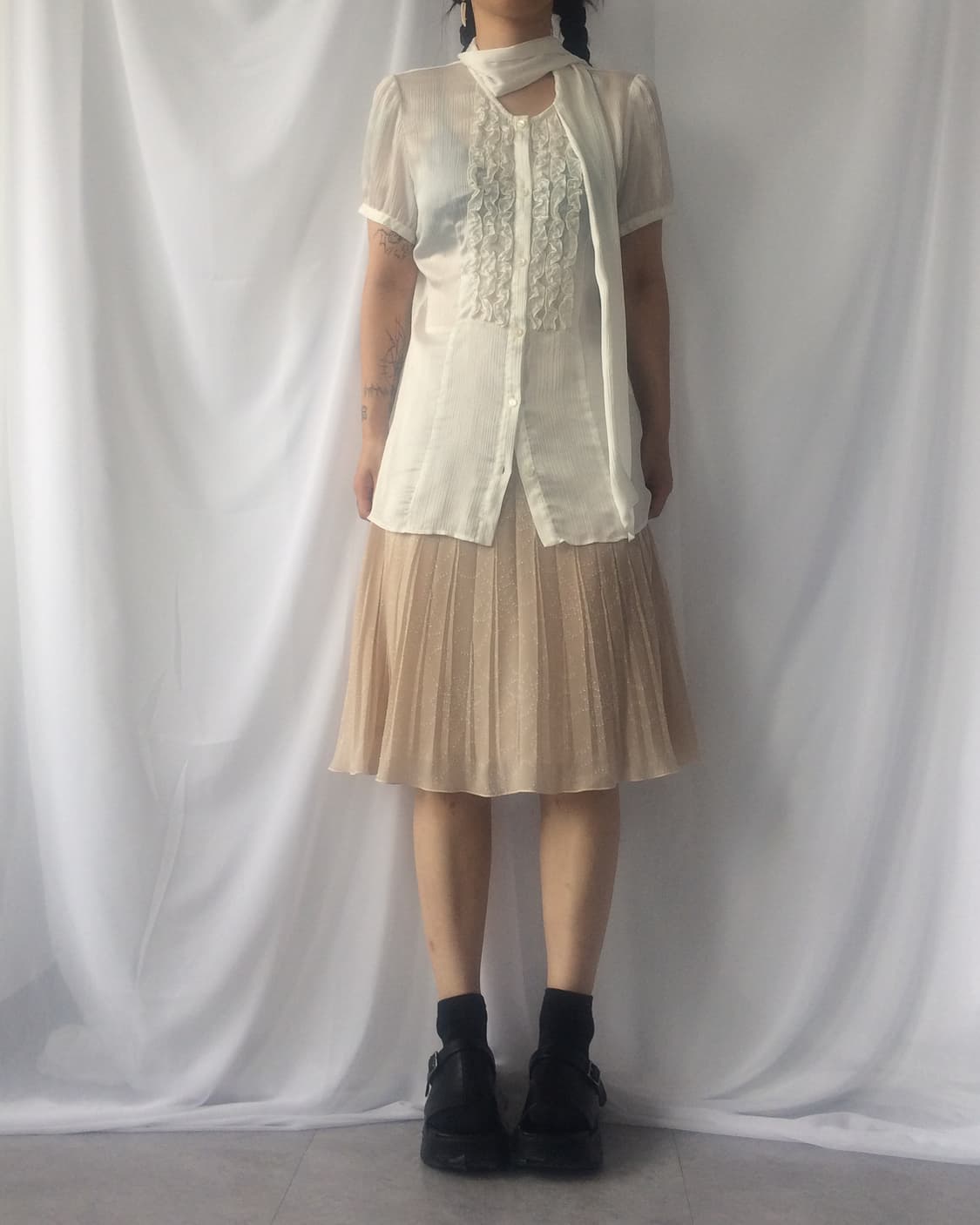Frill point tied blouse 상품이미지1