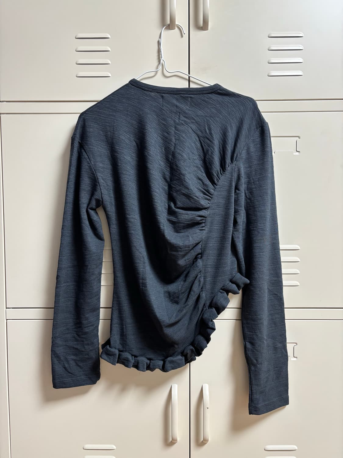 아우어솔티 셔링 프릴 티셔츠 (차콜) 상품이미지6