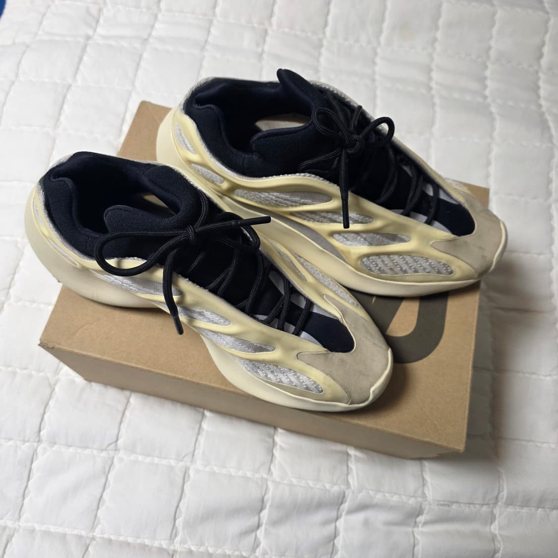 (중고) 아디다스 이지 700 V3 아자엘 2019 280사이즈 상품이미지2