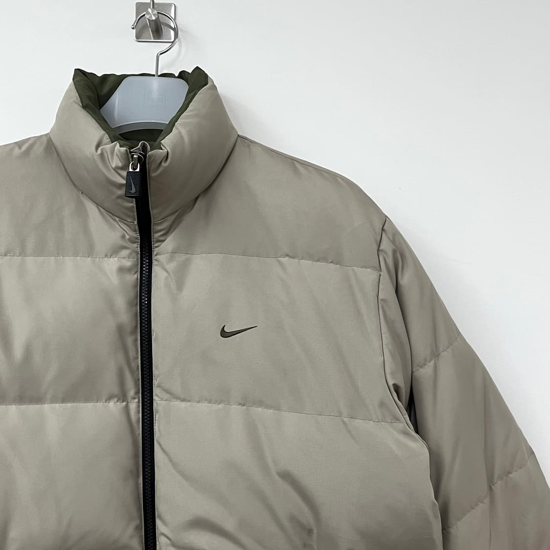 나이키 00s 카키색 스우시 뉴챔프 덕다운 베이지 패딩 자켓 상품이미지4