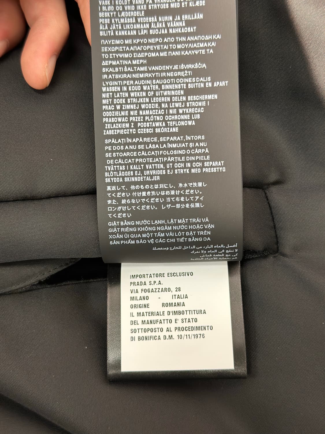 프라다 리버시블 패딩 XL 상품이미지10