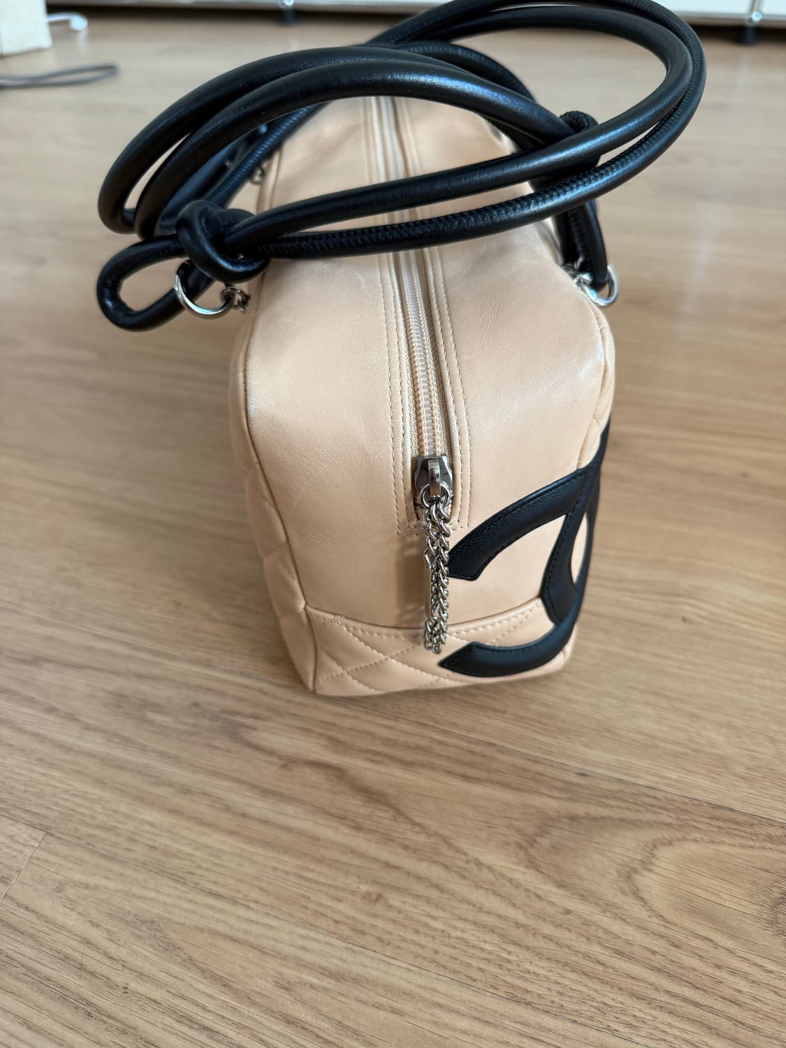 샤넬 깜봉 보스턴백 베이지 블랙 상품이미지2