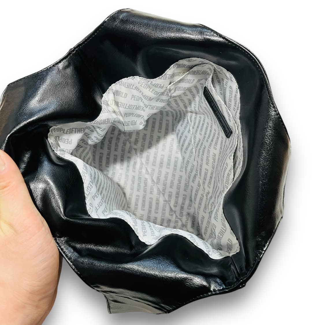 피플오브더월드 락시크 시그니처 로고 레더 숄더백 상품이미지7