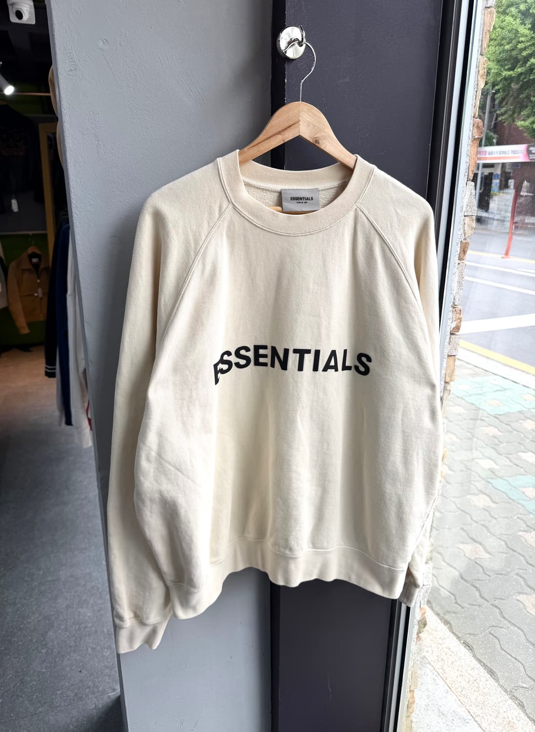 L/ 피어오브갓 에센셜 프론트 로고 맨투맨 상품이미지2