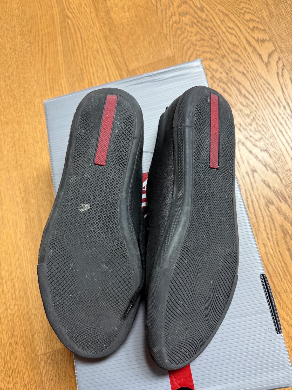 프라다 로우탑 스니커즈 상품이미지2