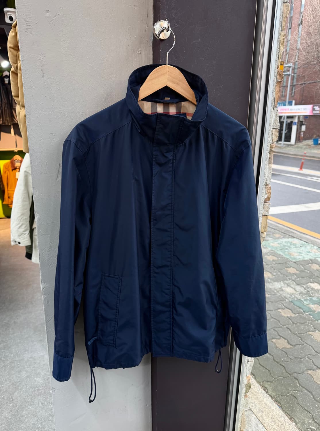 100~105/ 버버리 런던 히든로고 나일론 집업 자켓 상품이미지2