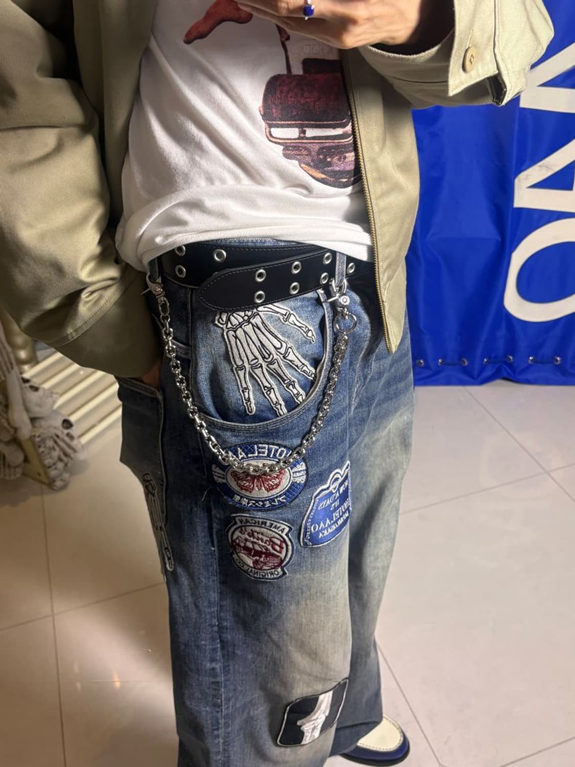 ON SKULL CHAIN 해골 사슬을 맨 여자 상품이미지1