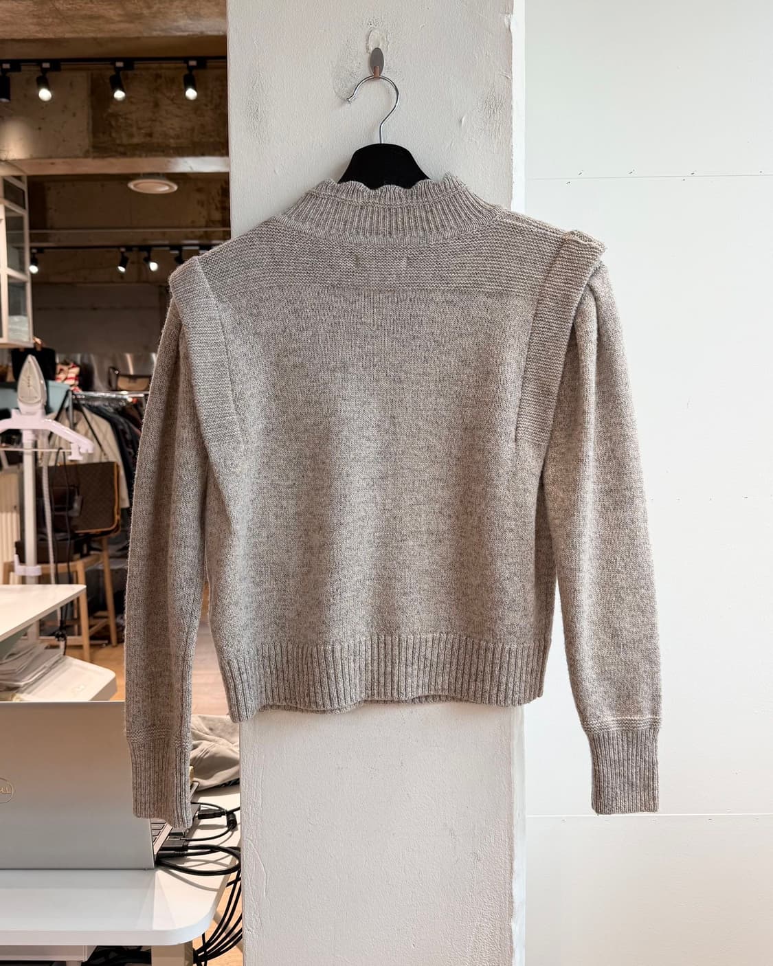 이자벨 마랑 오트밀 숄더 버튼 니트  상품이미지7