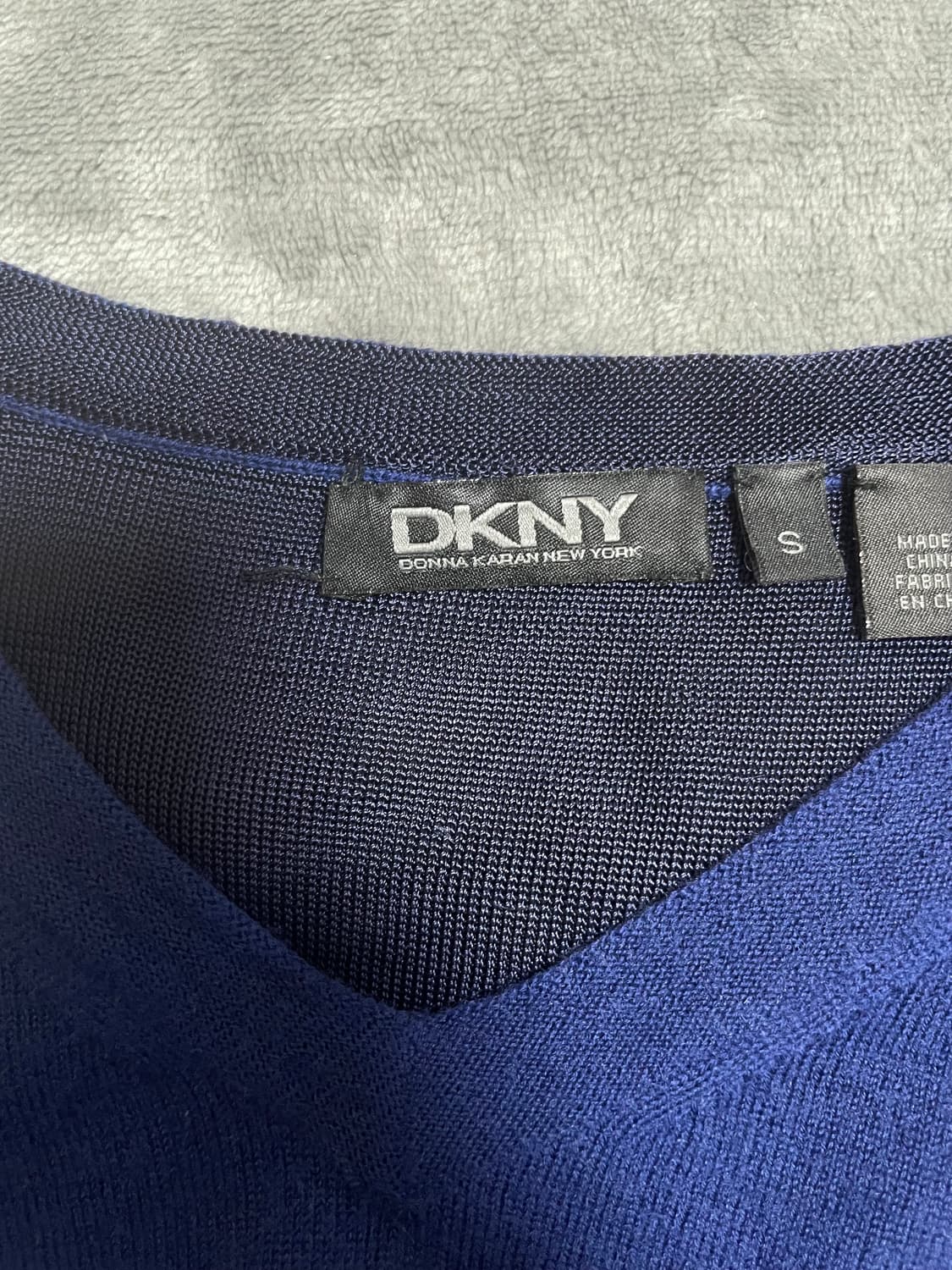 [무료배송] DKNY 블루 컬러 얇은 니트 상품이미지3