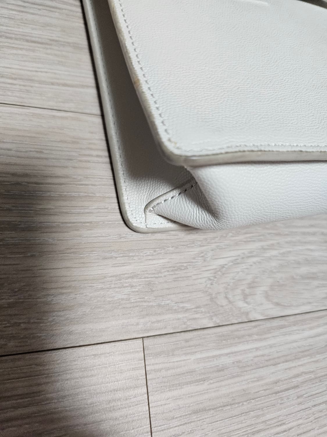 쿠론 화이트 체인 숄더백 상품이미지2