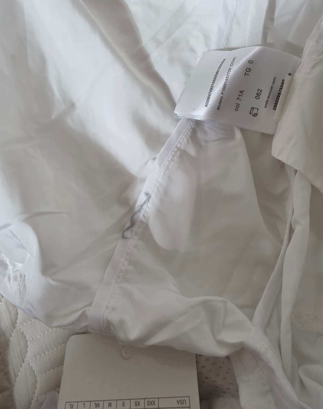 몽클레어 화이트 바람막이(XL) 상품이미지5