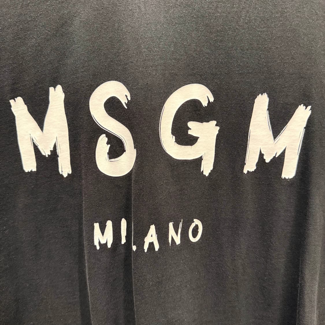 MSGM 밀라노 빅로고 프린트 반팔 티셔츠 라운드넥 블랙 상품이미지6