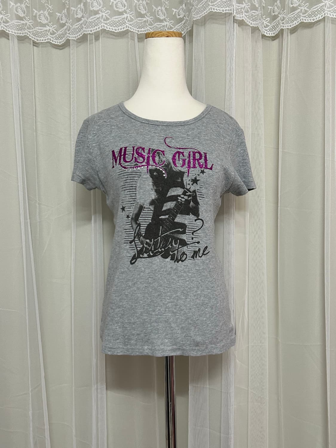 러브캣 Y2K 글리터프린팅 큐빅 반팔 딱붙핏 탑 상품이미지1