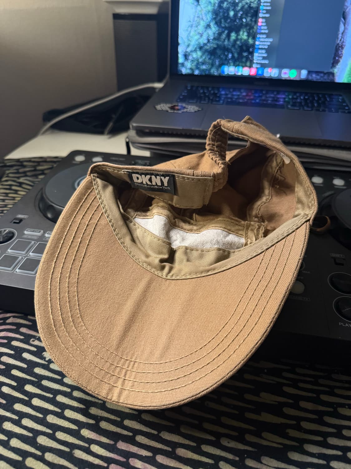 DKNY cap 상품이미지2