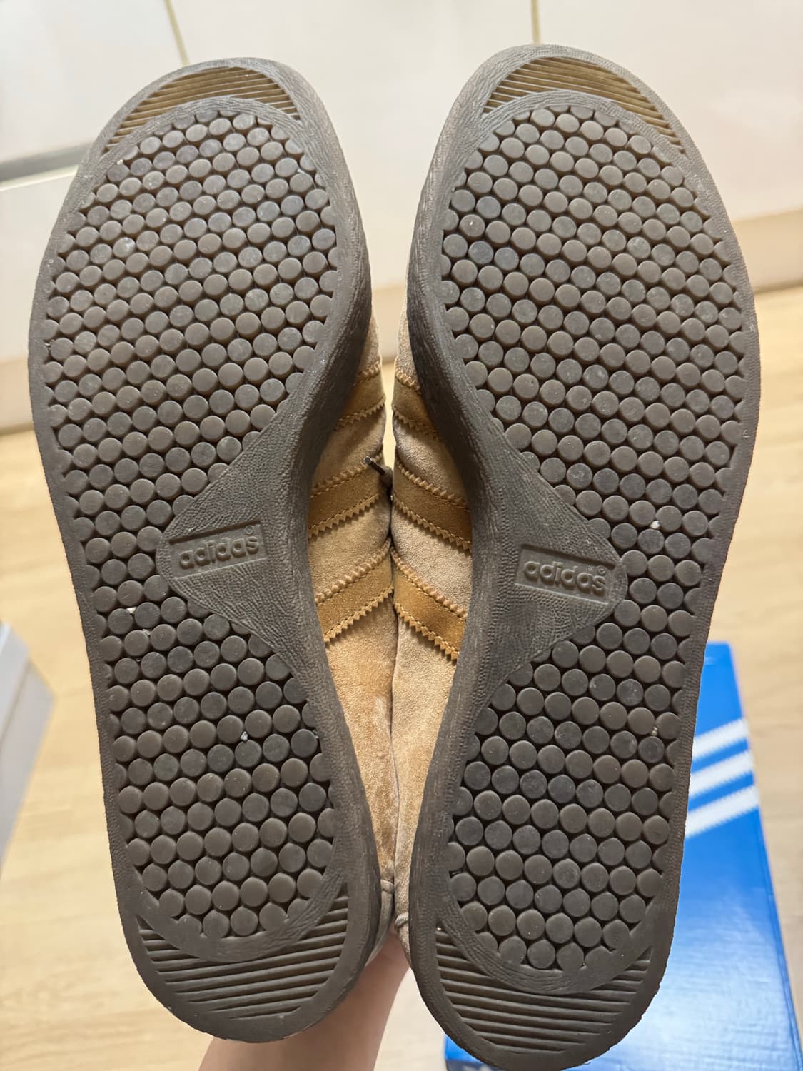 아디다스 토바코 팬톤 메사 상품이미지3