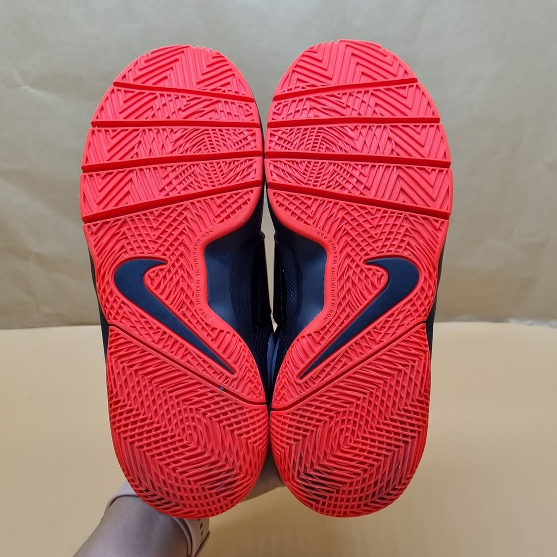 나이키 팀허슬D8 운동화230. 상품이미지3