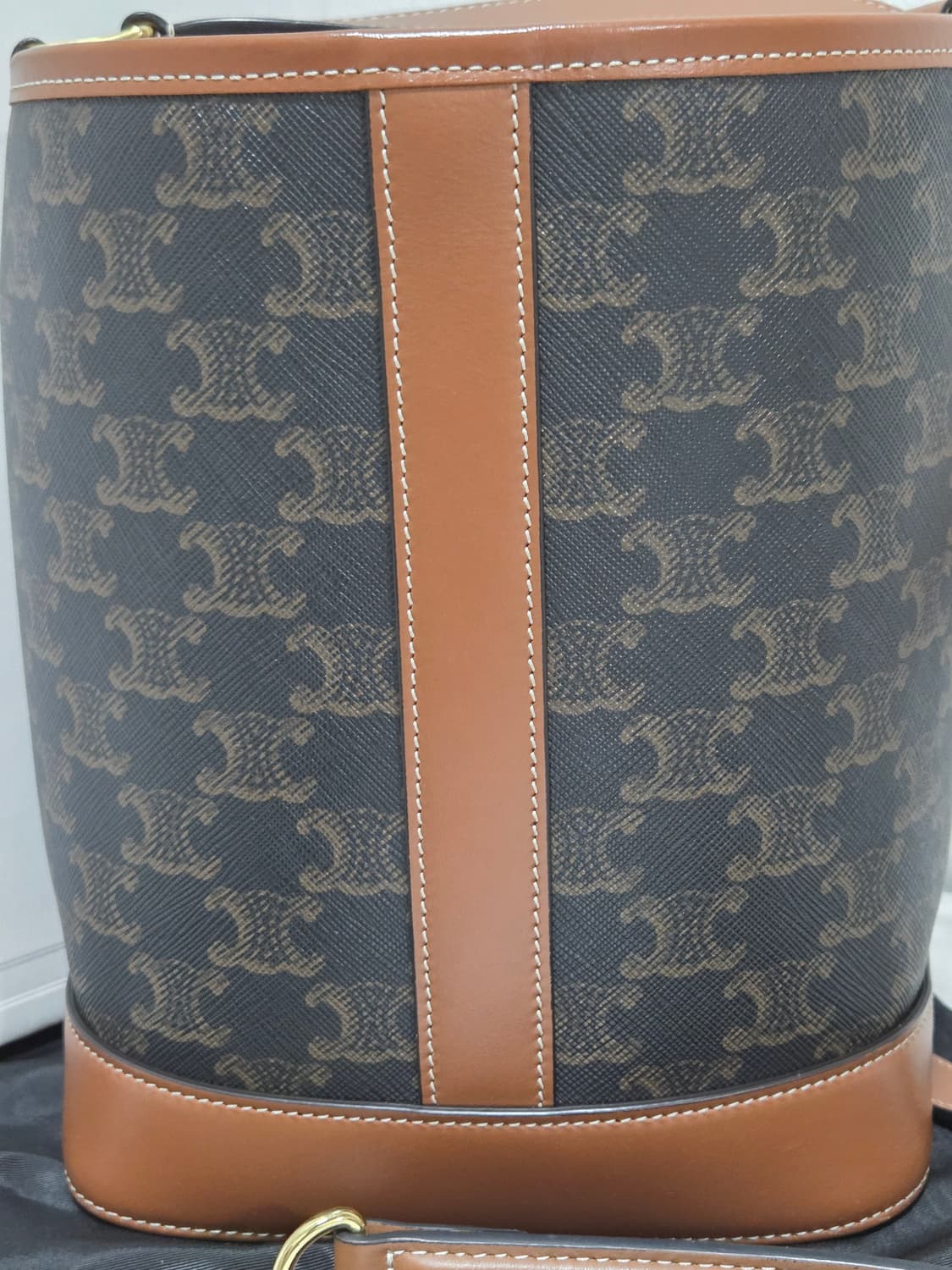 셀린느 트리오페 버킷백 Tan Small Size  상품이미지3