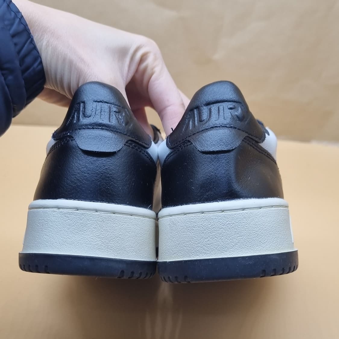 오트리 메달리스트 로우 레더 범고래운동화250. 상품이미지4