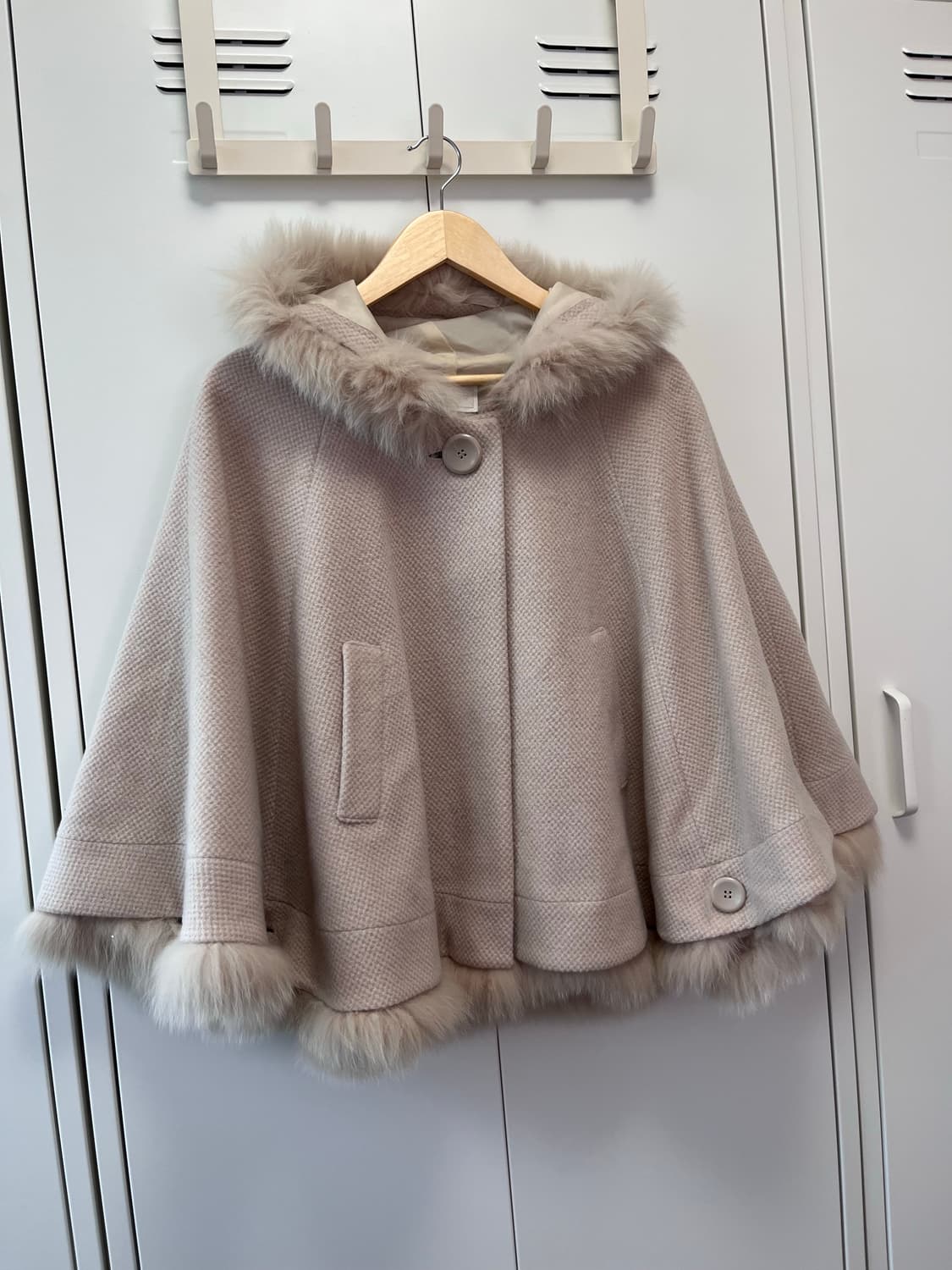 Cara 핑크베이즈 퍼 케이프 코트 상품이미지3