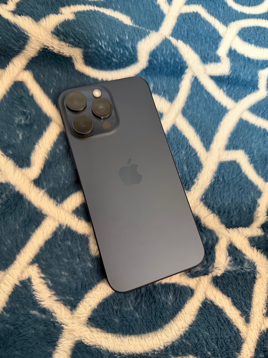 아이폰 15 Pro Max 블루 상품이미지2