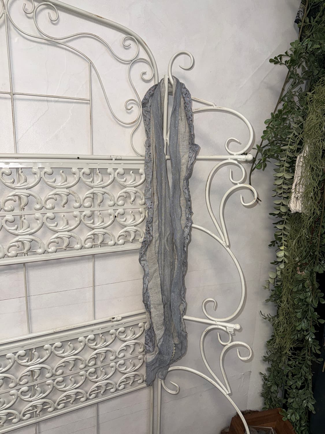 Mute blue gray floral dot scarf 상품이미지1