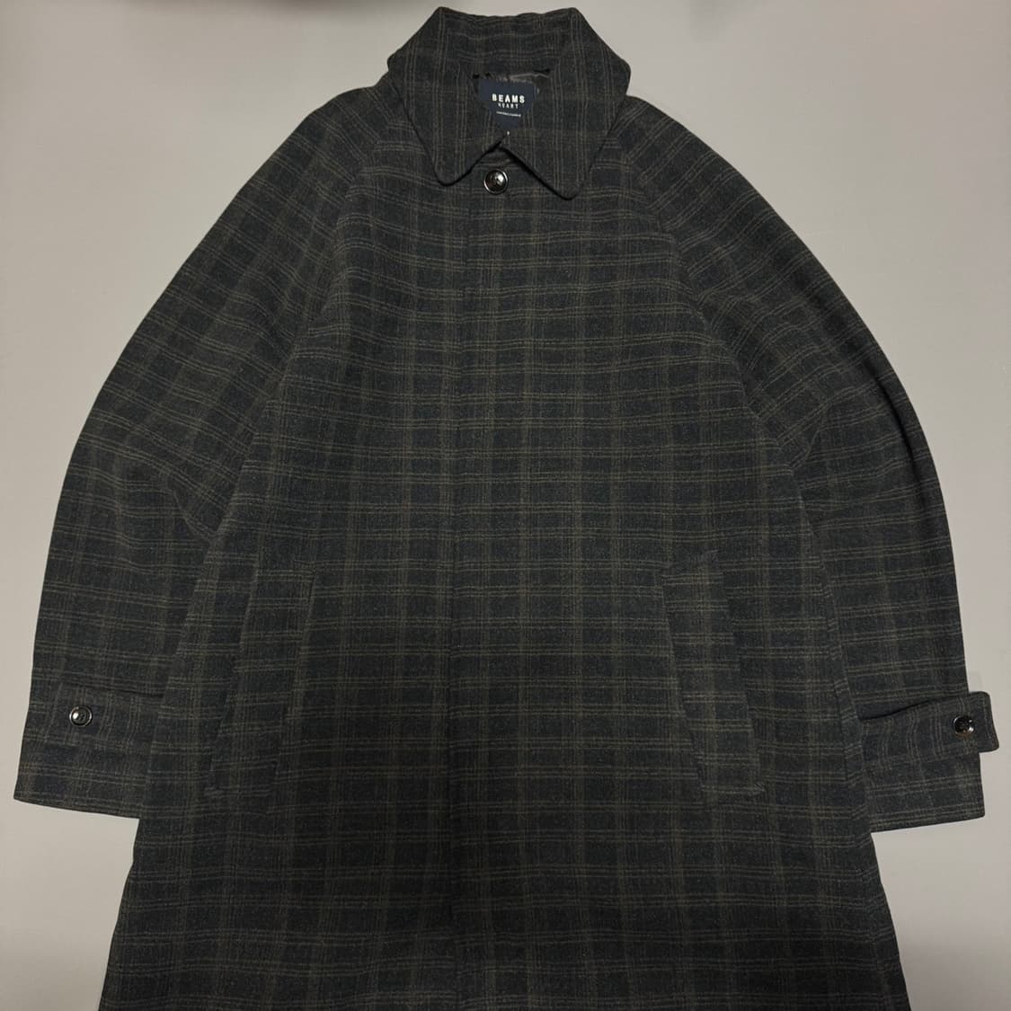 빔즈 하트 차콜컬러 체크패턴 폴리에스터 레이온 혼방 스텐 칼라 코트 상품이미지6