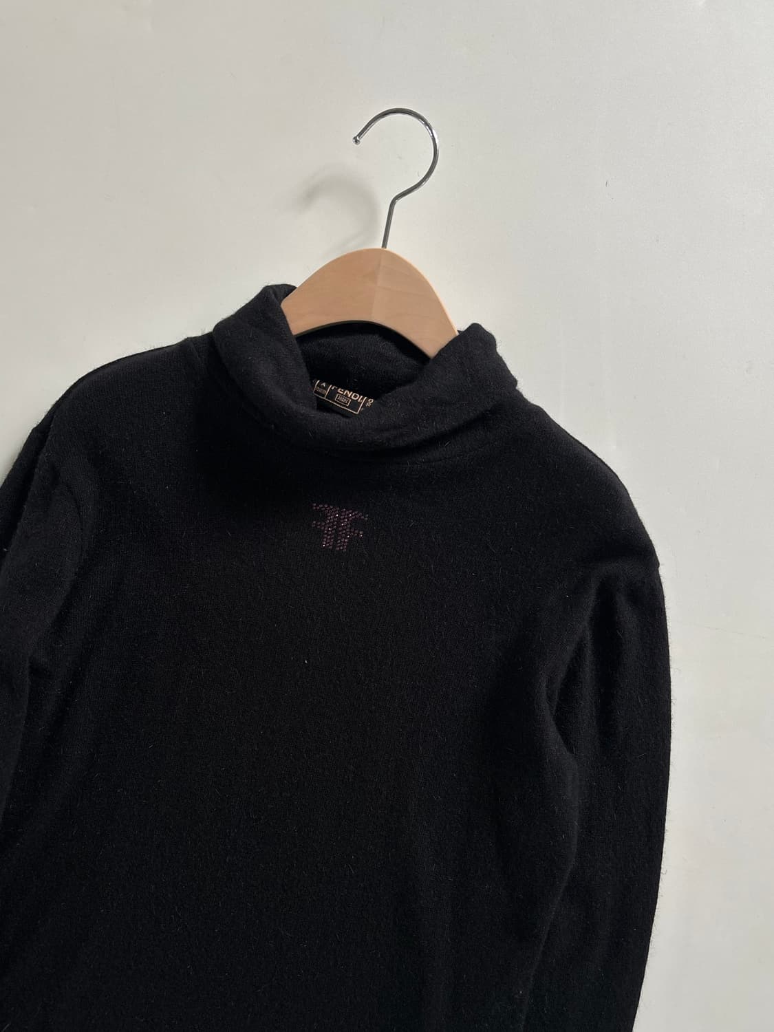 FENDI 펜디 블랙 로고 터틀넥 상품이미지6