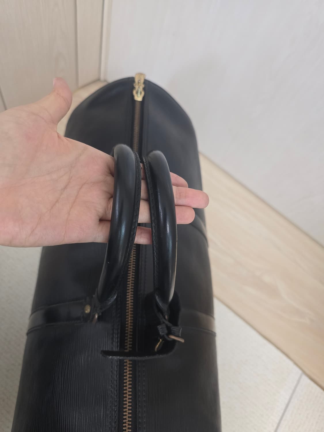 루이비통 에피 키폴 블랙 보스턴백 50 상품이미지5