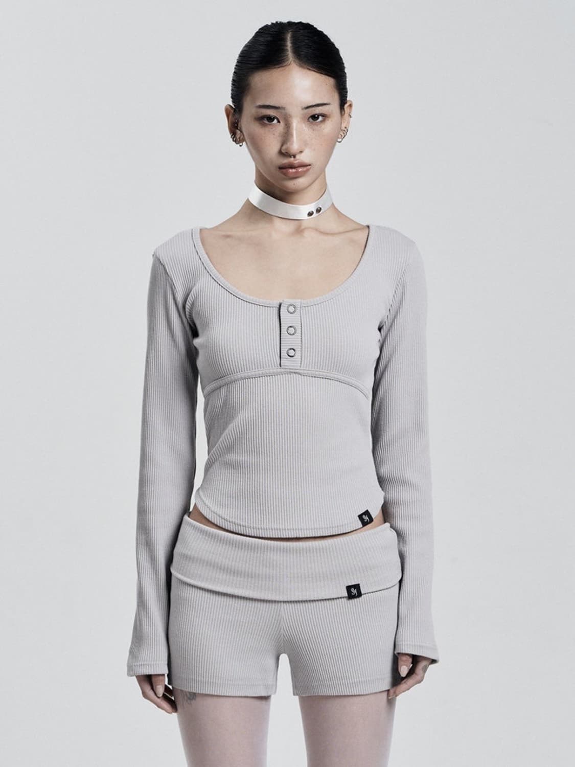 시너진 라인 버튼 롱 슬리브 상품이미지1