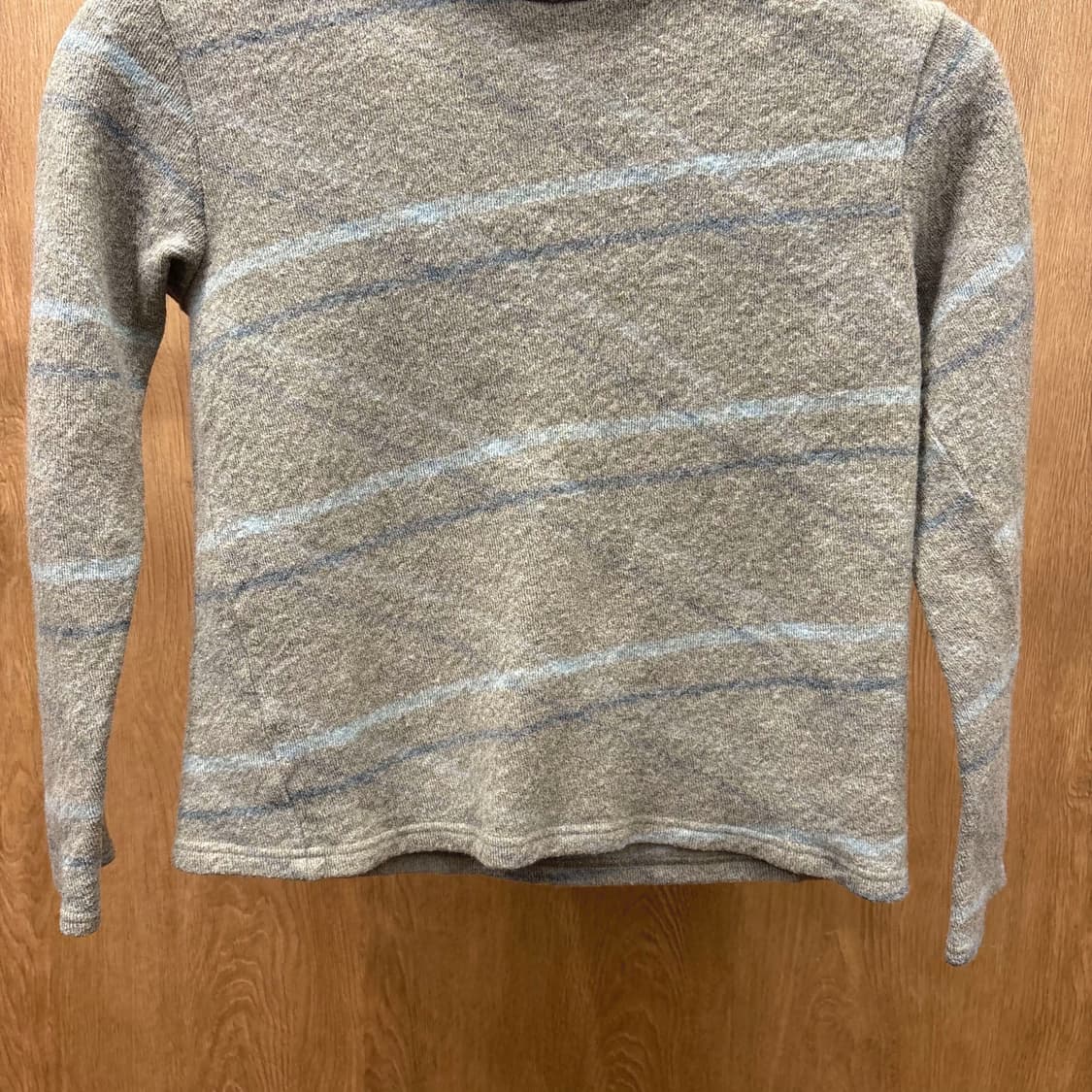 이세이미야케 하이 하이넥 울 니트 블루 라인 디테일 레귤러핏 그레이 상품이미지5