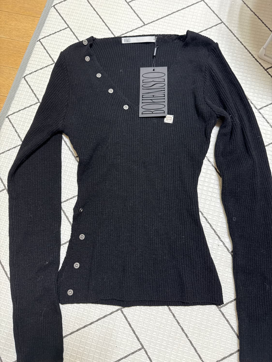 보헤미안서울 보헴서 보헴 브이넥니트  상품이미지1