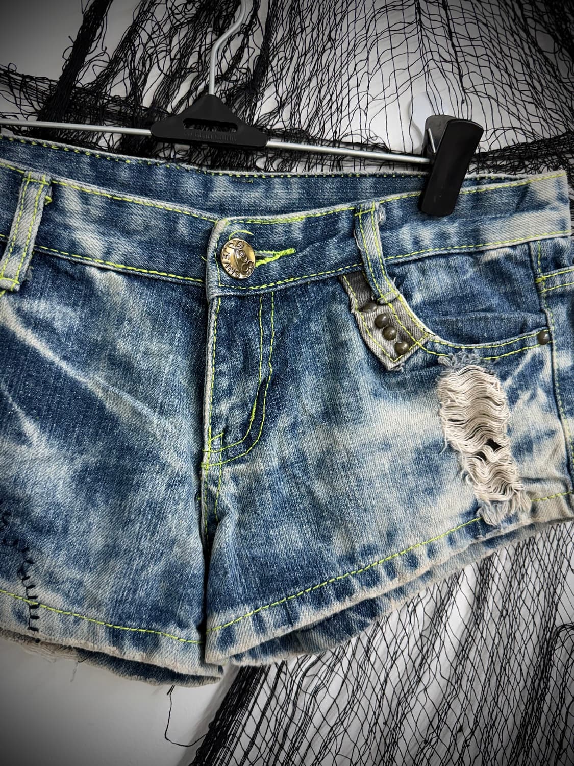 Stitch detailed washing denim shorts 상품이미지2